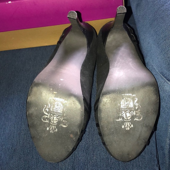 Fergie Black Platform Pumps in size 7 - Picture 8 of 8